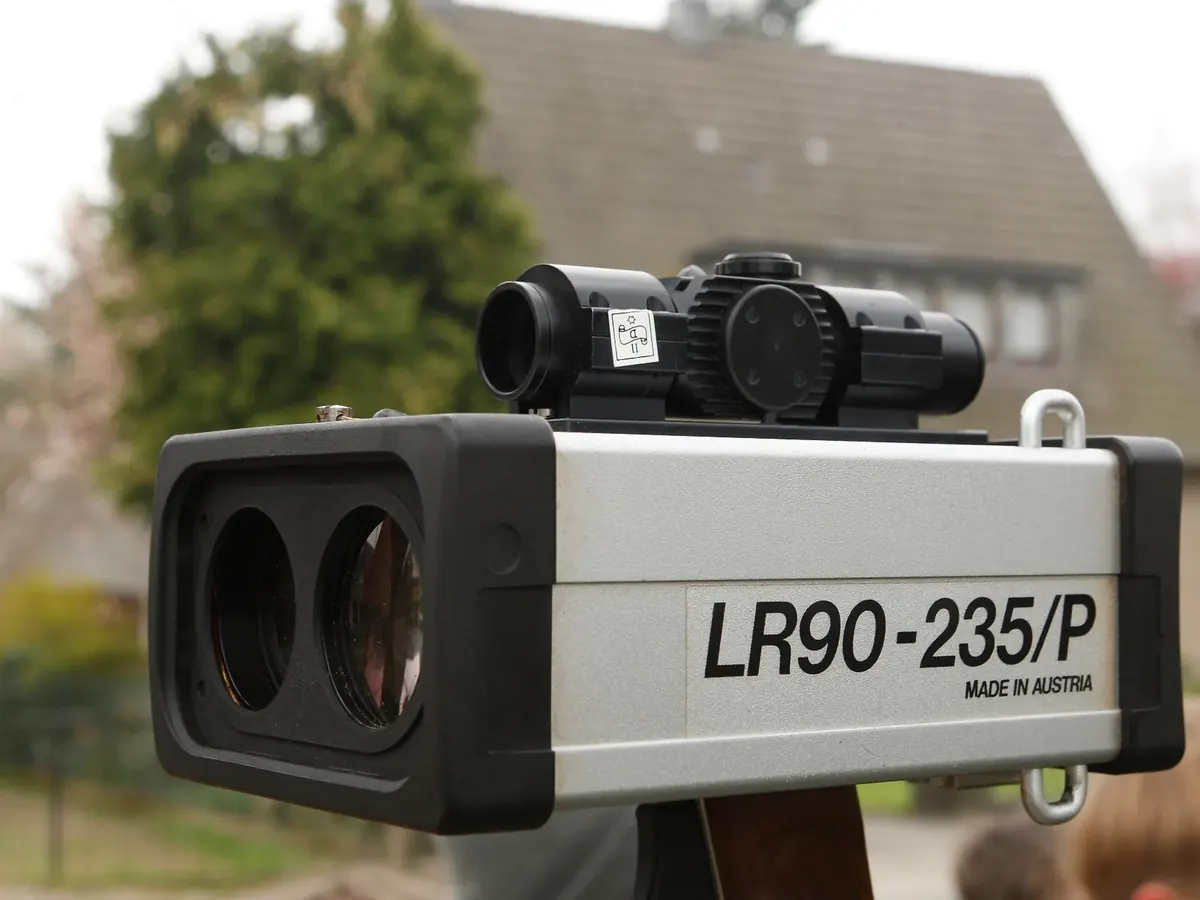 Handlasermessgerät RIEGL LR90-235/P zur punktuellen Geschwindigkeitsmessung